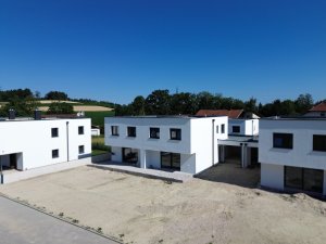 Sonnige Neubau-Doppelhaushälfte in Pram