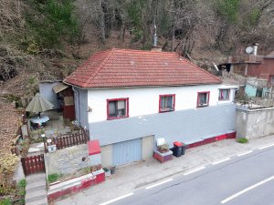 Wohnhaus mit Sanierungsbedarf in ruhiger Waldrandlage